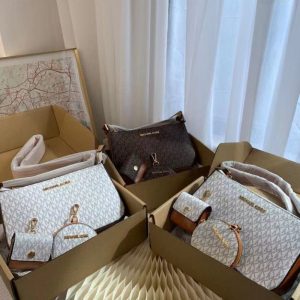 AAAA Replica MICHAEL KORS Design Women Letter Printing Messenger Bag