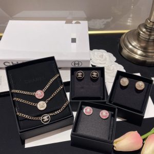 Replica Designer Chanel Double C Letter Retro Button Pattern Necklace