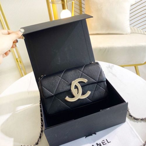 Replica Designer Chanel Simple Chain Messenger Bag