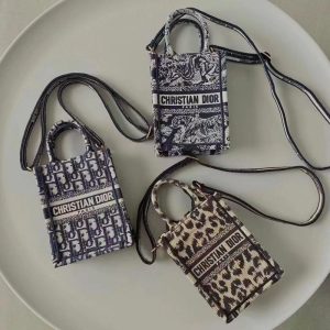 Replica Designer Dior Fashion Embroidered Letter Square Shoulder Bag