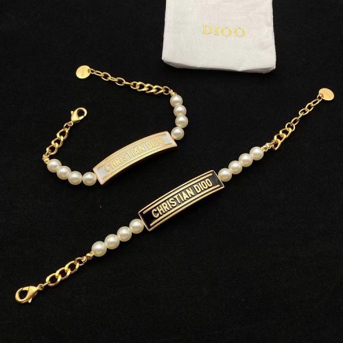 Replica Designer Dior Fashion Epoxy Letter Imitation Pearl Bracelet