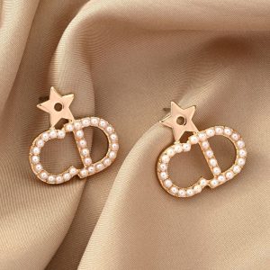 Replica Designer Dior Fashion Imitation Pearl Letter Stud Earrings