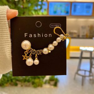 Replica Designer Dior Fashion Metal Letter Ear Clip Imitation Pearl Earrings