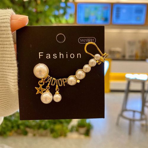 Replica Designer Dior Fashion Metal Letter Ear Clip Imitation Pearl Earrings