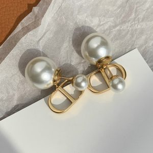 Replica Designer Dior Simple Imitation Pearl Metal Letter Stud Earrings