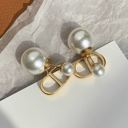 Replica Designer Dior Simple Imitation Pearl Metal Letter Stud Earrings