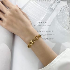 Replica Designer Dior Simple Letter Buckle Titanium Steel Bracelet