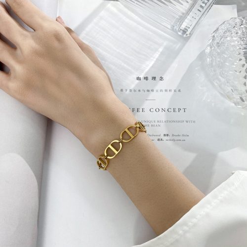Replica Designer Dior Simple Letter Buckle Titanium Steel Bracelet