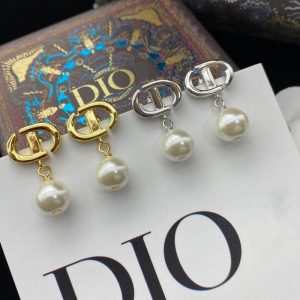 Replica Designer Dior Simple Letter Imitation Pearl Stud Earrings