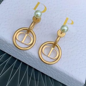 Replica Designer Dior Simple Metal Alphabet Imitation Pearl Stud Earrings