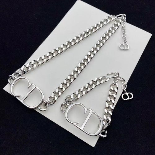 Replica Designer Dior Simple Metal Large Letter Necklace And Bracelet