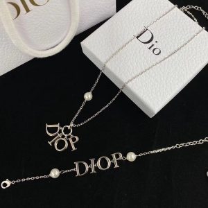 Replica Designer Dior Simple Metal Letter Necklace
