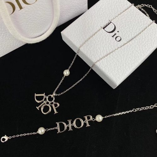 Replica Designer Dior Simple Metal Letter Necklace