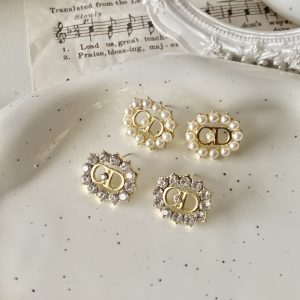 Replica Designer Dior Simple Oval Imitation Pearl Letter Stud Earrings