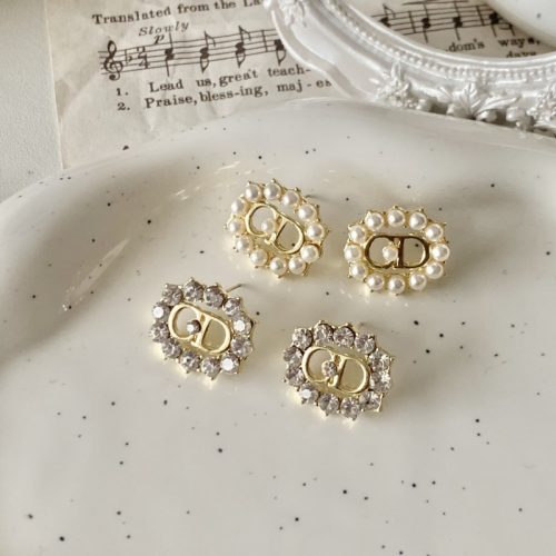 Replica Designer Dior Simple Oval Imitation Pearl Letter Stud Earrings