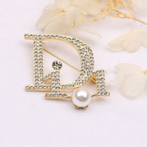 Replica Designer Dior Simple Rhinestone Letter Brooch