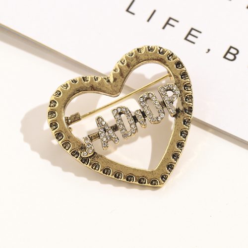 Replica Designer Dior Vintage Heart Rhinestone Letter Brooch