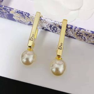 Replica Designer Dior Vintage Imitation Pearl Metal Letter Stud Earrings