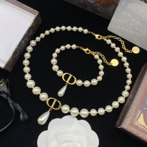 Replica Designer Dior Vintage Letter Imitation Pearl Bracelet And Necklace