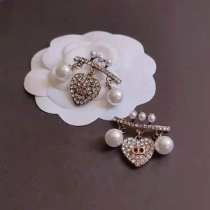 Replica Designer Dior Vintage Letter Imitation Pearl Earrings