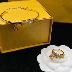 Replica Designer FENDI Light Luxury Bracelet