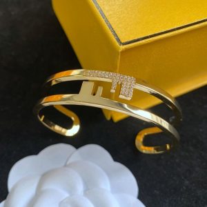 Replica Designer Fendi Light Luxury Bracelet
