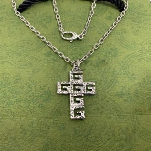Replica Designer GUCCI Retro Interlocking Big Double G Pendant Engraved Pattern Hemp Rope Necklace