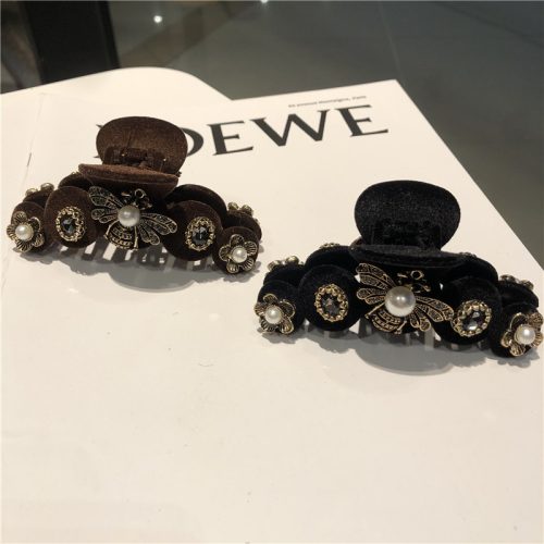 Replica Designer Gucci Women Velvet Vintage Grip Court Baroque Bee Pearl Shark Clip Hair Ornament