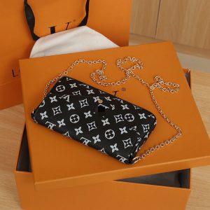 Replica Designer Louis Vuitton Fashion Alphabet Print Chain Shoulder Bag