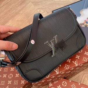 Replica Designer Louis Vuitton Fashion Solid Color Metal Alphabet Shoulder Bag