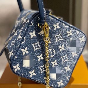 Replica Designer Louis Vuitton Polygon Color Matching Large Capacity Messenger Bag