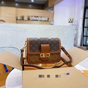 Replica Designer Louis Vuitton Retro Printed All-Match Messenger Color Matching Organ Small Square Bag