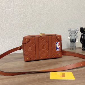 Replica Designer Louis Vuitton Simple Solid Color Embossed Square Shoulder Bag