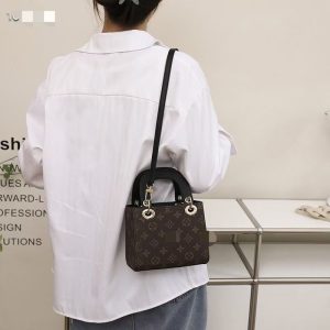 Replica Designer Louis Vuitton Vintage Letter Print Portable Large Capacity Shoulder Bag