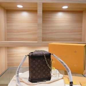 Replica Designer Louis Vuitton Vintage-Print Metal Chain Shoulder Bag
