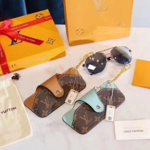 Replica Designer Louis Vuitton Vintage Print Portable Anti-Pressure Sunglasses Storage Bag
