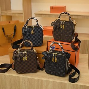 Replica Designer Louis Vuitton Women Retro Style Fashion Printing All-Match Multi-Function Old Flower Messenger Bag