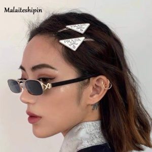 Replica Designer Prada Geometric Triangle Letter Cool Girl One Word Clip