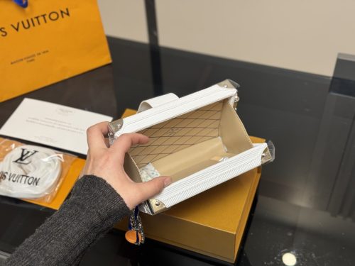FashionReps Bags LouisVuitton Bag - Image 4